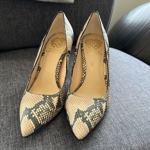 Vince Camuto Size 7 snakeskin pumps